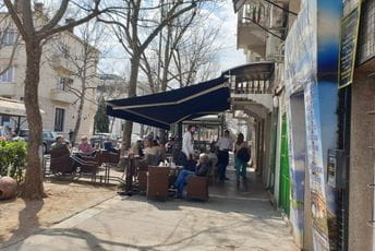 Ugostitelji Crne Gore: Piće za sve koji se budu vakcinisali Ugostitelji Crne Gore: Piće za sve koji se budu vakcinisali