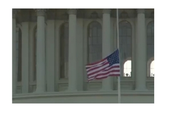 Zastave na Bijeloj kući spuštene na pola koplja Zastave na Bijeloj kući spuštene na pola koplja