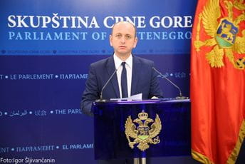 Knežević: Hvala Krivokapiću, još ako bi mogao da objavi ugovor da se ne ''dobačamo'' preko Tvitera