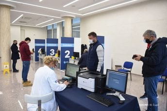 Korona u sjenci straha od vakcine