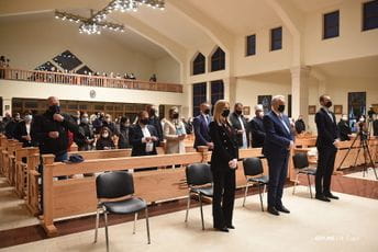 Krivokapić prisustvovao uskršnjoj misi u Baru Krivokapić prisustvovao uskršnjoj misi u Baru