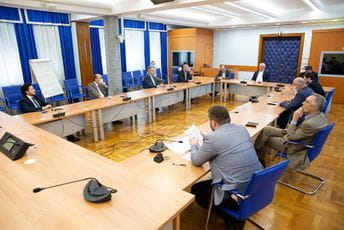 Počeo sastanak lidera parlamentarne većine, tema prevazilaženje političke krize Počeo sastanak lidera parlamentarne većine, tema prevazilaženje političke krize