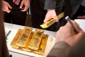 Pronašao zlatnu polugu u sofi kupljenoj na buvljaku Ilustracija