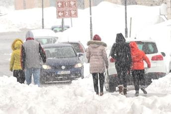 Na Žabljaku oko 150 vakcinisanih i 330 prijavljenih za vakcinaciju: "Uspjeh ljetnje sezone će zavisiti od imunizacije" Na Žabljaku oko 150 vakcinisanih i 330 prijavljenih za vakcinaciju: "Uspjeh ljetnje sezone će zavisiti od imunizacije"