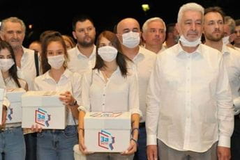 Krivokapić ZBCG častio 5.000 eura, SNP za koaliciju dala više nego svi konstituenti zajedno Krivokapić ZBCG častio 5.000 eura, SNP za koaliciju dala više nego svi konstituenti zajedno