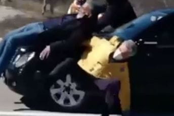 Vozilo Vlade Crne Gore udarilo dvoje pješaka Vozilo Vlade Crne Gore udarilo dvoje pješaka