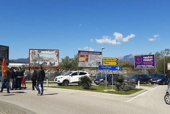 Kotorske patriote na Dončića krivini i kružnom toku Kotor-Budva-Tivat Kotorske patriote na Dončića krivini i kružnom toku Kotor-Budva-Tivat