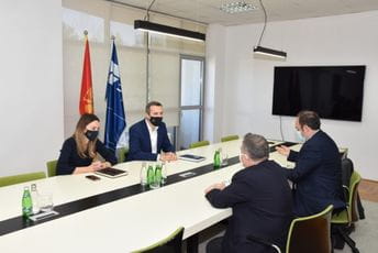 Ambasador Francuske posjetio Univerzitet Crne Gore Ambasador Francuske posjetio Univerzitet Crne Gore