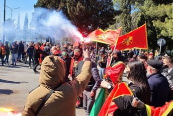 Vlada pod snažnim pritiskom javnosti privremeno povukla spornu uredbu Vlada pod snažnim pritiskom javnosti privremeno povukla spornu uredbu