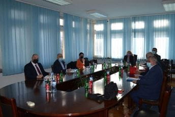 Zajednički sastanak predstavnika Direktorata za željeznički saobraćaj, Uprave za željeznice i predstavnika 4 željezničke kompanije Zajednički sastanak predstavnika Direktorata za željeznički saobraćaj, Uprave za željeznice i predstavnika 4 željezničke kompanije