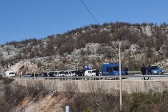 Građani krenuli ka Bogetićima, policija dvije osobe pozvala na razgovor Građani krenuli ka Bogetićima, policija dvije osobe pozvala na razgovor