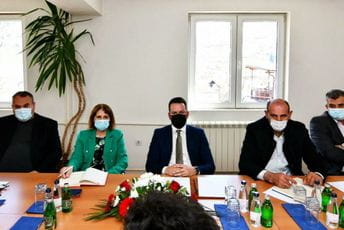 Canović Abazoviću: Vlada da odustane od promjene propisa oko prebivališta i boravišta Canović Abazoviću: Vlada da odustane od promjene propisa oko prebivališta i boravišta