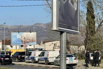 Tri marice u Gornjoj Gorici, inspektori legitimišu građane Tri marice u Gornjoj Gorici, inspektori legitimišu građane