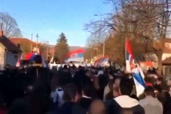 U Nikšiću pjevali vulgarne pjesme komitama (VIDEO) U Nikšiću pjevali vulgarne pjesme komitama (VIDEO)