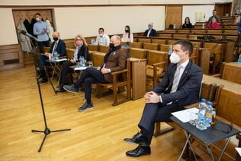 Bečić: U Crnoj Gori stasava mladost kakva je i potrebna našem društvu Bečić: U Crnoj Gori stasava mladost kakva je i potrebna našem društvu