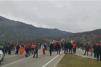 Zbog blokade puta na Bogetićima krivično procesuirane dvije osobe, protiv devet prekršajne prijave Zbog blokade puta na Bogetićima krivično procesuirane dvije osobe, protiv devet prekršajne prijave