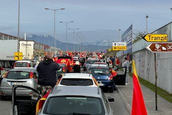 Patriotske auto kolone i večeras u više gradova Patriotske auto kolone i večeras u više gradova