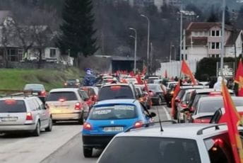 Provokacije i tuče tokom auto-kolone, privedeno više osoba