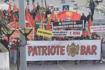 Građani tražili ostavku Krivokapića, Abazoviću poručuju da je "zadnja ura" Građani tražili ostavku Krivokapića, Abazoviću poručuju da je "zadnja ura"