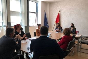 Srzentić sa predstavnicima UPCG: eServise prilagoditi privredi i građanima Srzentić sa predstavnicima UPCG: eServise prilagoditi privredi i građanima