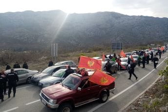 Vlada odlaže izmjene odluke, građani obustavlju proteste (Video) Vlada odlaže izmjene odluke, građani obustavlju proteste (Video)
