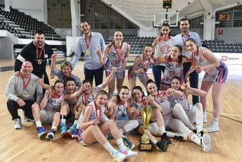 ,,Crvene” upisale težak poraz od Hrvatica ,,Crvene” upisale težak poraz od Hrvatica