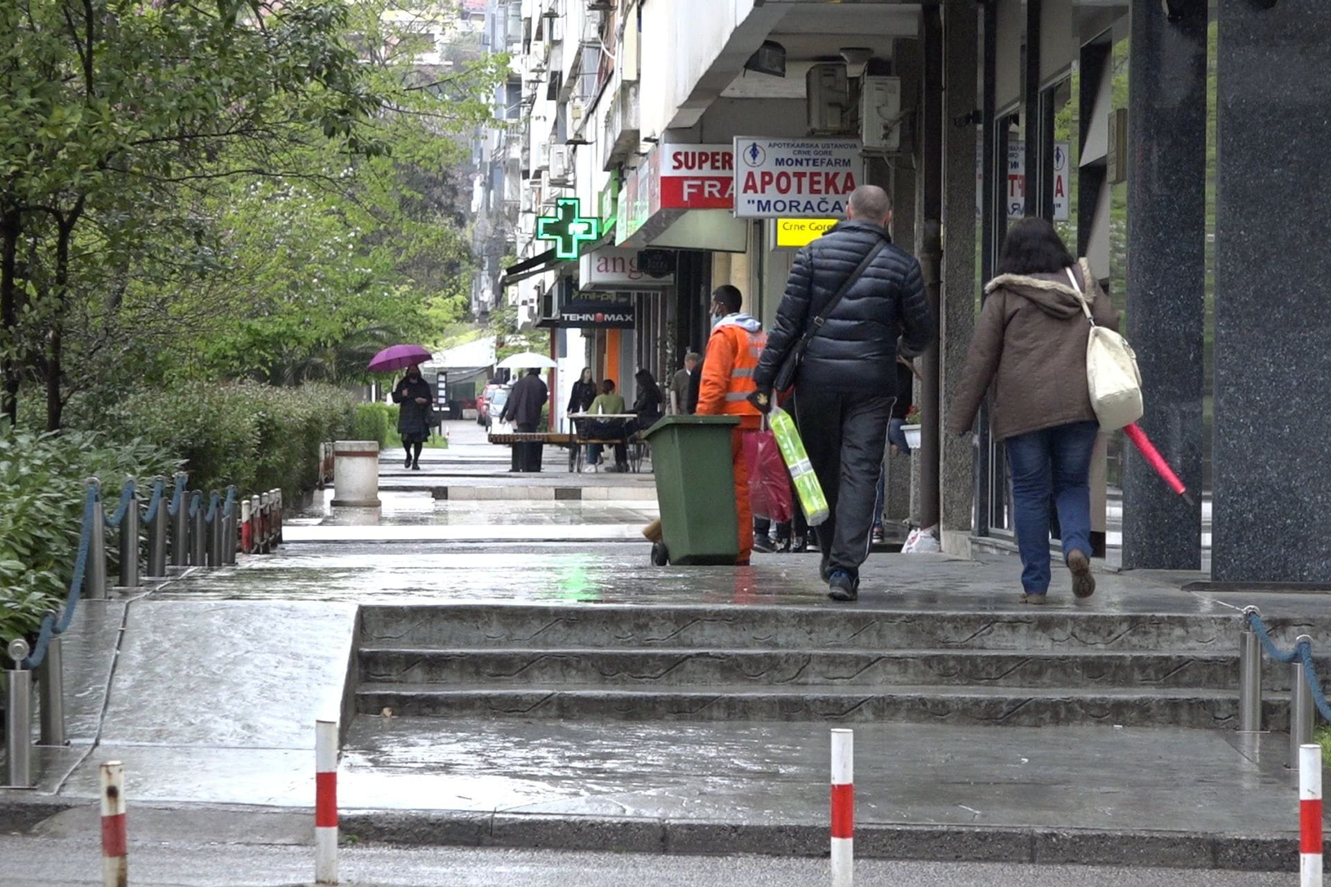 Fotografija 2: Za mjesec i po, 450 poziva ka liniji za psihološku pomoć KCCG-a