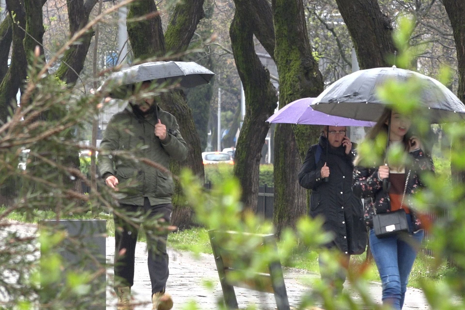 Fotografija 3: Za mjesec i po, 450 poziva ka liniji za psihološku pomoć KCCG-a
