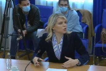 Vuksanović-Stanković: Ustanovama kulture koordinira ministarka 4 u 1 koja ne priznaje Crnu Goru Vuksanović-Stanković: Ustanovama kulture koordinira ministarka 4 u 1 koja ne priznaje Crnu Goru