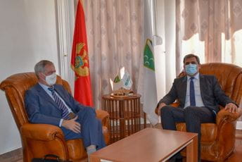 Ibrahimović razgovarao sa ambasadorom Belgije: Zabrinuti smo zbog postupanja Vlade prema manjinskim naroda Ibrahimović razgovarao sa ambasadorom Belgije: Zabrinuti smo zbog postupanja Vlade prema manjinskim naroda