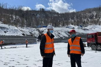 Ambasador Kine obišao gradilište auto-puta: Ovo je put kinesko-crnogorskog prijateljstva Ambasador Kine obišao gradilište auto-puta: Ovo je put kinesko-crnogorskog prijateljstva