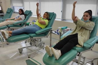 Studenti organizovali akciju dobrovoljnog davanja krvi Studenti organizovali akciju dobrovoljnog davanja krvi