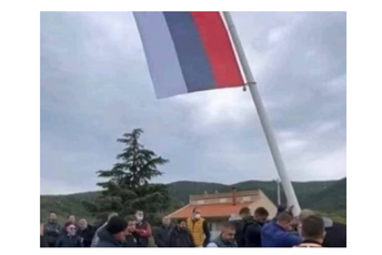 LP: Isticanje stranih i vjerskih simbola u Radanovićima provokacija, javnost uznemirena LP: Isticanje stranih i vjerskih simbola u Radanovićima provokacija, javnost uznemirena