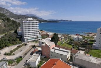 Evakuisan Podgoričanin sa nepristupačne plaže kod Sutomora
