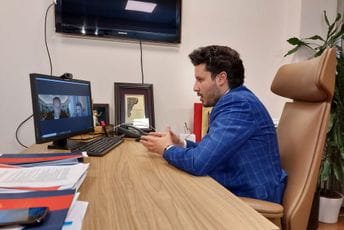 Abazović razgovarao sa Đokajem: Važno je da naša dijaspora ljetnje odmore prevede u Crnoj Gori Abazović razgovarao sa Đokajem: Važno je da naša dijaspora ljetnje odmore prevede u Crnoj Gori