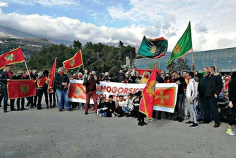 Patriotske auto-kolone i danas širom Crne Gore (Video) Patriotske auto-kolone i danas širom Crne Gore (Video)