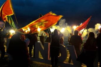 Bakljada nakon patriotske auto-kolone u Herceg Novom Bakljada nakon patriotske auto-kolone u Herceg Novom