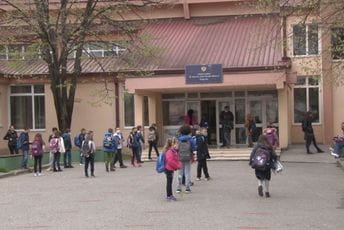 Povratak đaka u školske klupe: Epidemiološka situacija pokazala koliko je neposredni kontakt važan Povratak đaka u školske klupe: Epidemiološka situacija pokazala koliko je neposredni kontakt važan