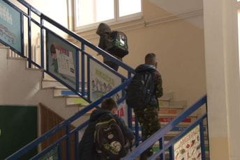 Đaci se sjutra vraćaju u klupe: Ministarstvo prosvjete poželjelo srećan početak drugog polugodišta Đaci se sjutra vraćaju u klupe: Ministarstvo prosvjete poželjelo srećan početak drugog polugodišta