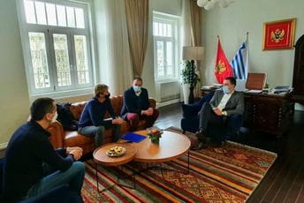 Vuković: 72 godine slavne istorije obavezuju Vladu Crne Gore, ma ko u njoj sjedio, da stanu uz ŽRK Budućnost Vuković: 72 godine slavne istorije obavezuju Vladu Crne Gore, ma ko u njoj sjedio, da stanu uz ŽRK Budućnost