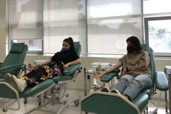 Akciji dobrovoljnog davanja krvi Medicinskog fakulteta odazvali se studenti sa više organizacionih jedinica UCG-a Akciji dobrovoljnog davanja krvi Medicinskog fakulteta odazvali se studenti sa više organizacionih jedinica UCG-a