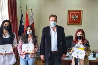 Nagrađena tri najbolja eseja na temu učešća mladih u donošenju političkih odluka Nagrađena tri najbolja eseja na temu učešća mladih u donošenju političkih odluka