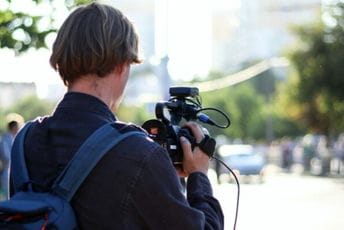 Formirana Komisija za praćenje istraga napada na novinare i imovinu medija Ilustracija