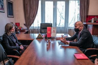 ''Ujedinjeno Kraljevstvo može pomoći na polju upravljanja u javnom i privatnom sektoru'' ''Ujedinjeno Kraljevstvo može pomoći na polju upravljanja u javnom i privatnom sektoru''