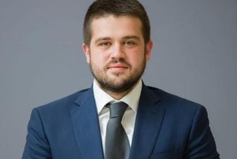 Nikolić: Nedopustivo je da se u scenama nacionalističko-šovinističkog šenlučenja dočekuju šampioni Nikolić: Nedopustivo je da se u scenama nacionalističko-šovinističkog šenlučenja dočekuju šampioni