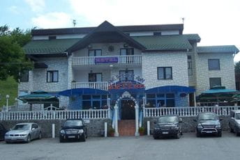 Ubijen vlasnik restorana "Krstac" u Mojkovcu Zoran Ašanin Ubijen vlasnik restorana "Krstac" u Mojkovcu Zoran Ašanin