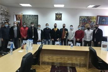 Svečani prijem za šampione u futsalu u Studentskoj ligi na Fakultetu za sport i fizičko vaspitanje Svečani prijem za šampione u futsalu u Studentskoj ligi na Fakultetu za sport i fizičko vaspitanje