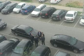 Abazovića čuva čak osam policajaca Abazovića čuva čak osam policajaca