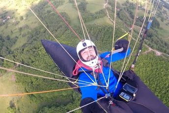 Adrenalin i pogled na ljepote Crne Gore iz ptičije perspektive Adrenalin i pogled na ljepote Crne Gore iz ptičije perspektive