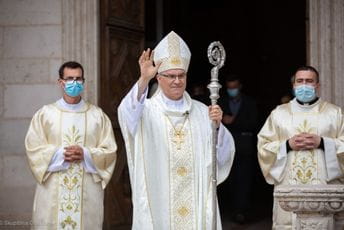 Bečić na ustoličenju kotorskog biskupa Ivana Štironje Bečić na ustoličenju kotorskog biskupa Ivana Štironje